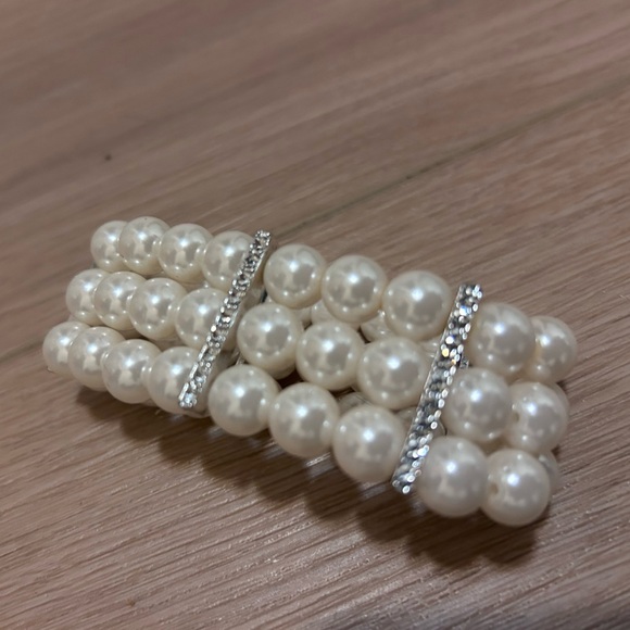 Women’s faux pearl Bridal bracelet - Picture 2 of 5